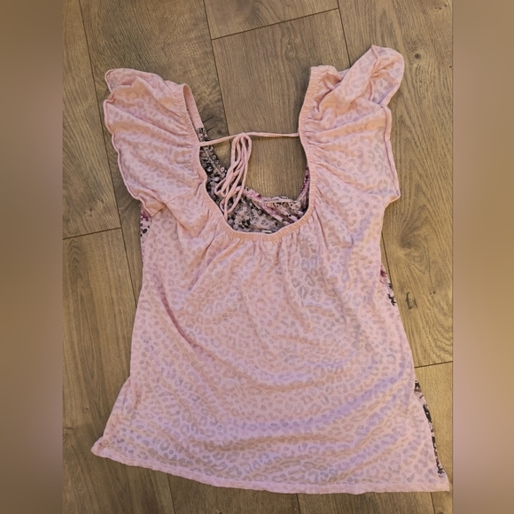 💎Sugar Tart Pink Leopard Print Sheer Flutter Sleeve Tee with Cut-out Size M - Picture 8 of 10